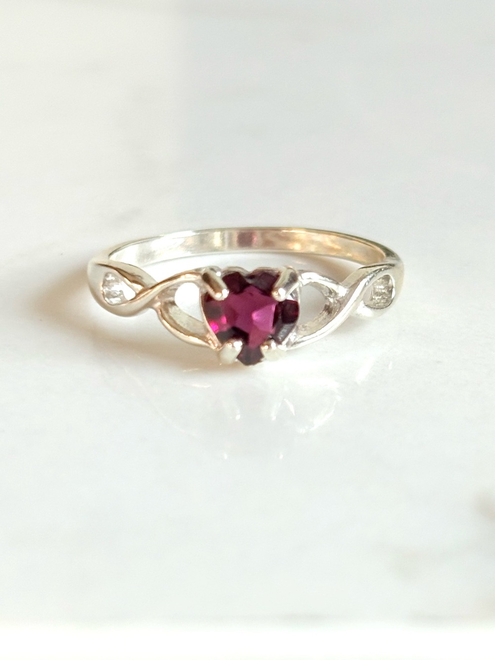 Vintage 925 Sterling Silver Heart Garnet Ring Size 8 Romantic Birthstone NIB